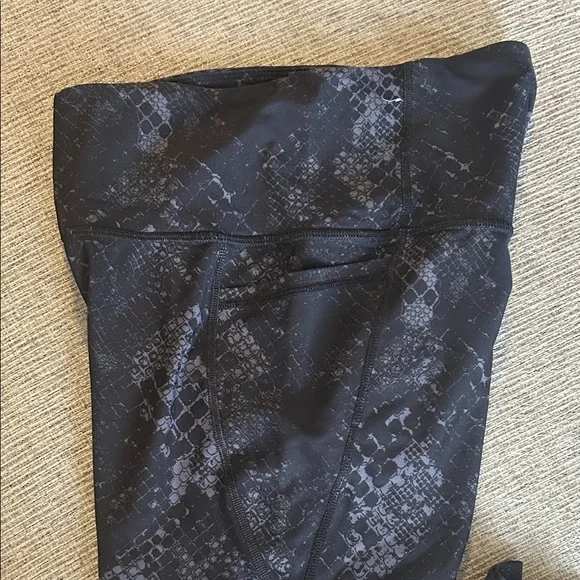 Old Navy Black Snake Print Leggings - Picture 2 of 3